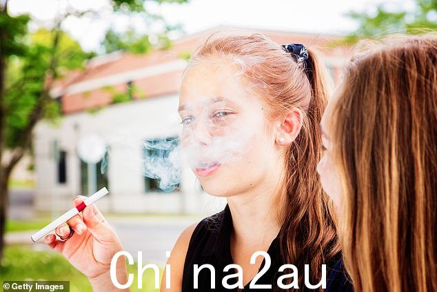 据报道,在英格兰的某些地区,年仅八岁的儿童正在使用电子烟(库存图片)