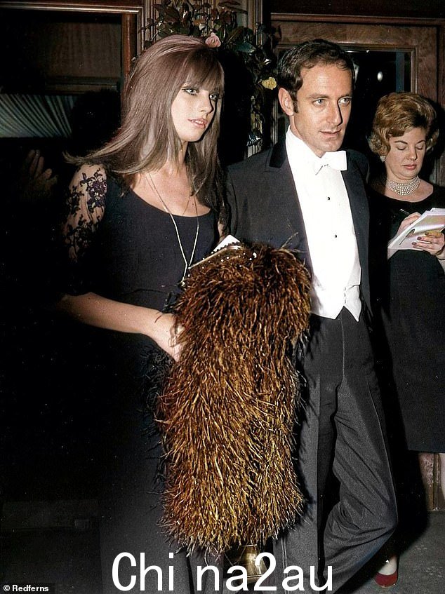 简·伯金 (Jane Birkin) 嫁给了约翰·巴里 (John Barry)(右),约翰·巴里因詹姆斯·邦德主题而闻名,比她大 13 岁