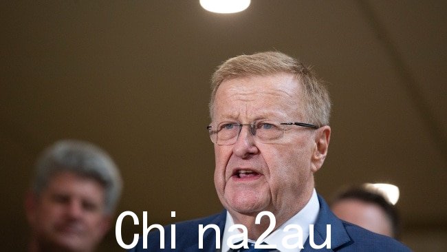 BRISBANE澳大利亚 - 2 月 25 日:国际奥委会于 2021 年 2 月 25 日在澳大利亚布里斯班昆士兰州议会大厦宣布在申办 2032 年布里斯班奥运会之前进行有针对性的对话后,澳大利亚奥委会主席约翰·科茨在新闻发布会上向媒体发表讲话。 (乔诺·塞尔/盖蒂图片社拍摄)