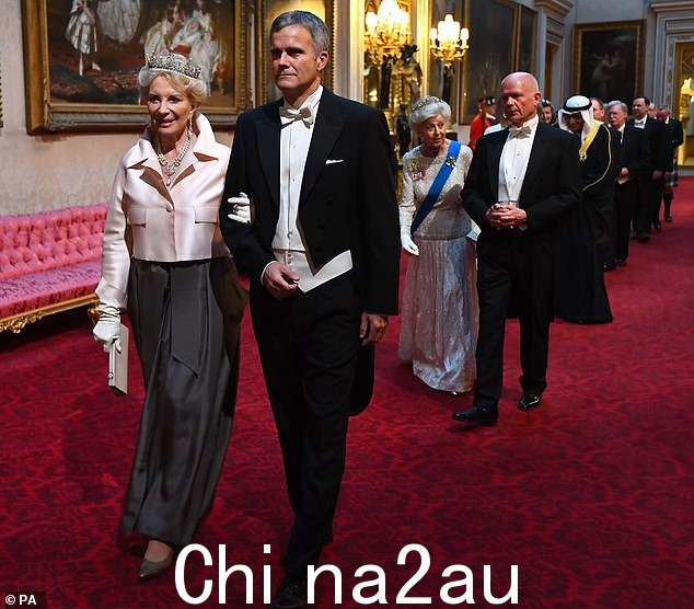 迈克尔公主抵达白金汉宫举行的国宴。她与丈夫迈克尔王子 (Prince Michael) 每年参加约 200 场公共活动,但没有获得任何公共资金