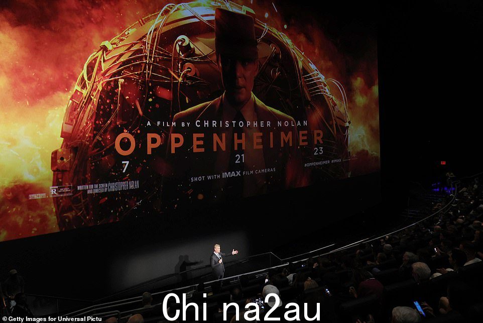 上周宣布罢工后,环球影业宣布取消首映式红地毯,但今天仍将进行一场放映活动,向幕后工作人员致敬——他的电影中的场景
