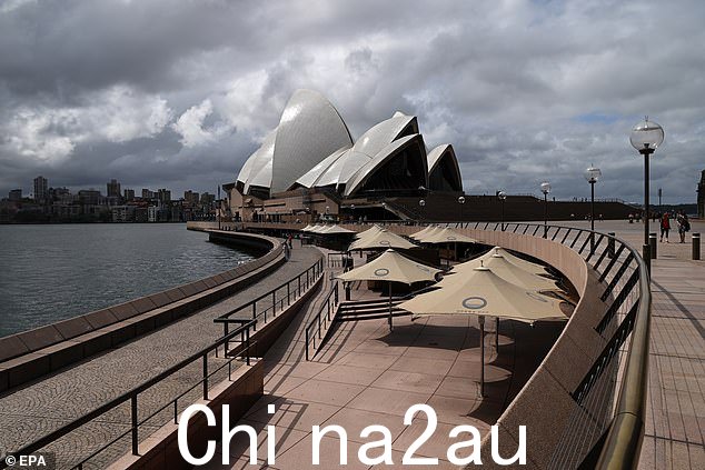 前往悉尼的英格兰球迷可能会失望地得知歌剧院正在进行大规模的建设工程