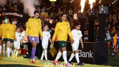 斯蒂芬·卡特利 (Steph Catley) 打进关键点球，玛蒂尔达斯 (Matildas) 1-0 战胜爱尔兰队赢得 FIFA 女足世界杯揭幕战