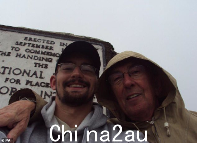 泰晤士河谷警方 Peter Farqhuar(右)和 Benjamin Field 发布的未注明日期的讲义照片