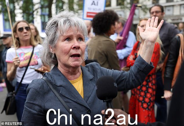 Vocal:伊梅尔达与英国演员工会 Equity 的其他成员一起表达了对美国 SAG-AFTRA 罢工的支持