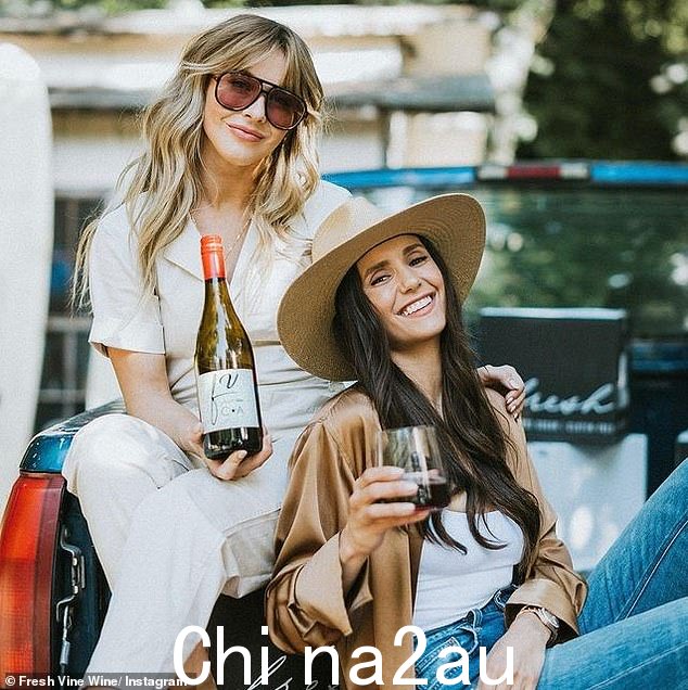 合作:Dobrev 继续转发了 Fresh Vine Wine 的照片,该公司是她于 2019 年与 Hough 共同创立的