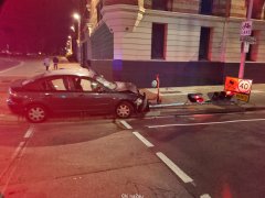 周五晚上，阿德莱德：酒后驾车撞上红绿灯；男司机撞路灯撞邮箱后逃逸