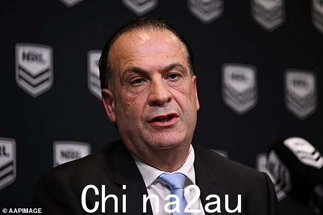 足球霸主Peter V' Landys 和 NRL 首席执行官 Andrew Abdo 被拍到上周在悉尼一家餐厅会见 Seven's 首席执行官和体育总监