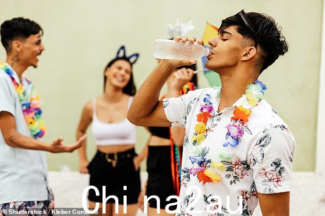 饮水提醒功能不仅可以让用户跟踪饮水量,还可以阅读每日营养信息