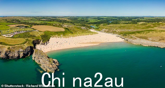 BROAD HAVEN SOUTH BEACH, 彭布罗克:在这里您会发现金色的沙滩如彭布罗克郡海岸网站所述,由沙丘组成 - 加上“一个有趣的石灰石堆,称为教堂岩石,就在近海” class=