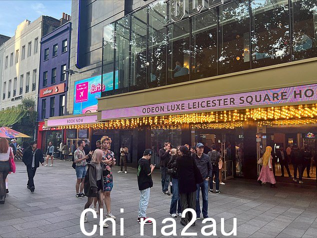 这两部主要作品今天同时发行,数千名粉丝决定购买两场演出的门票,从而导致被称为 Barbenheimer 的产卵现象