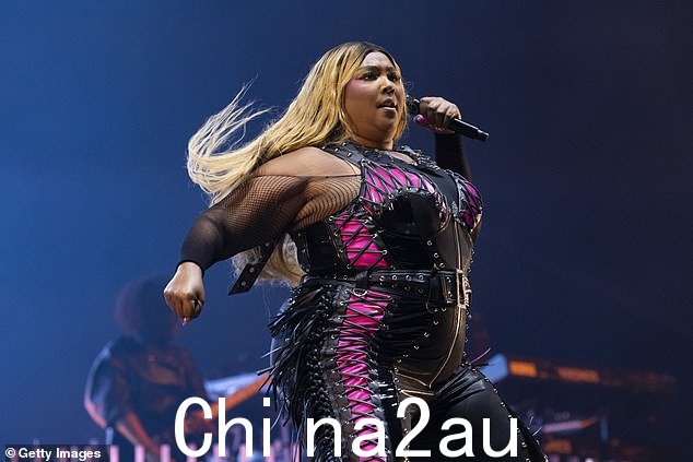 她澳大利亚之旅的第一站是珀斯RAC Arena 上周五,她前往墨尔本,于 7 月 17 日在 Rod Laver Arena 进行了一场门票全部售完的演出,并于次日进行了第二场演出