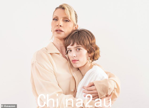 Najwa Nimri(左)和 Alba Planas 在新亚马逊剧中扮演奥罗拉和希尔德加特
