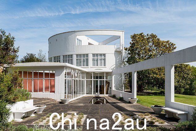 The Roundhouse,其灵感来自著名现代建筑师勒·柯布西耶,由 Raymond McGrath 先生于 1936 年设计