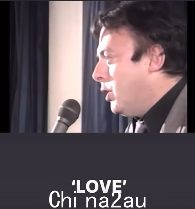 他还分享了一个视频作家兼演讲者克里斯托弗·希钦斯 (Christopher Hitchens) 在艾滋病危机期间发表的演讲,他在演讲中说道:“同性恋不仅仅是性的一种形式,更是爱的一种形式。” class=
