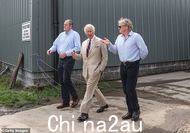 兄弟俩的奶酪库存超过100全国各地的农场商店,他们也有制作黄油的经验