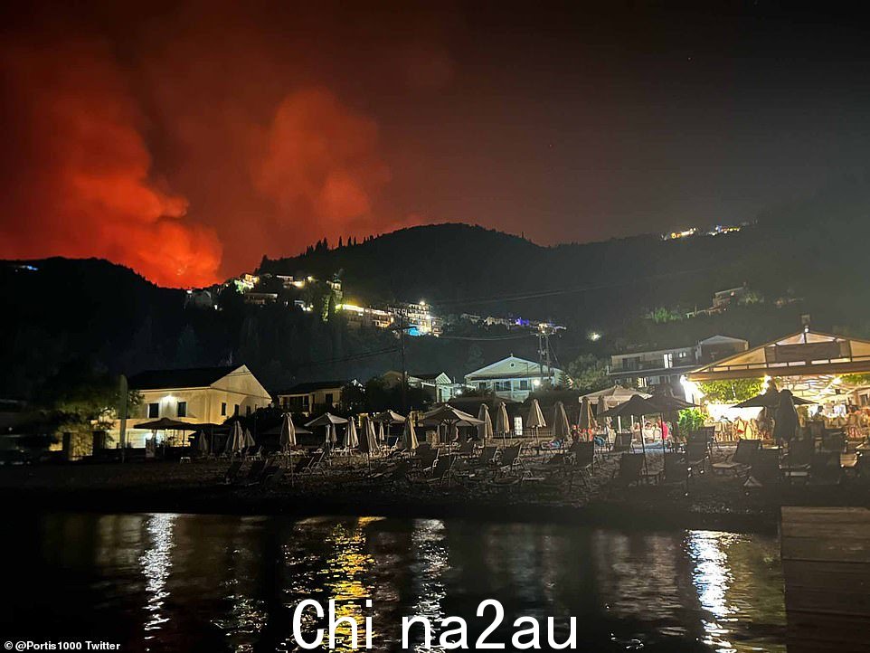 英国游客现已被告知撤离科孚岛部分地区，因为另一个希腊度假热点被野火摧毁