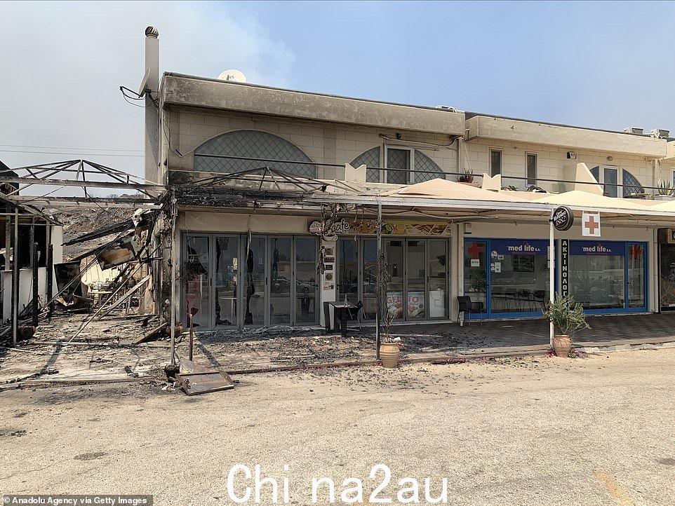 森林大火已蔓延到罗德岛的村庄包括 Kiotari 在内的罗兹岛的村庄,如图所示的火焰造成了损害