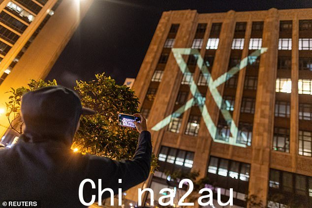 该公司的新徽标装饰其旧金山总部