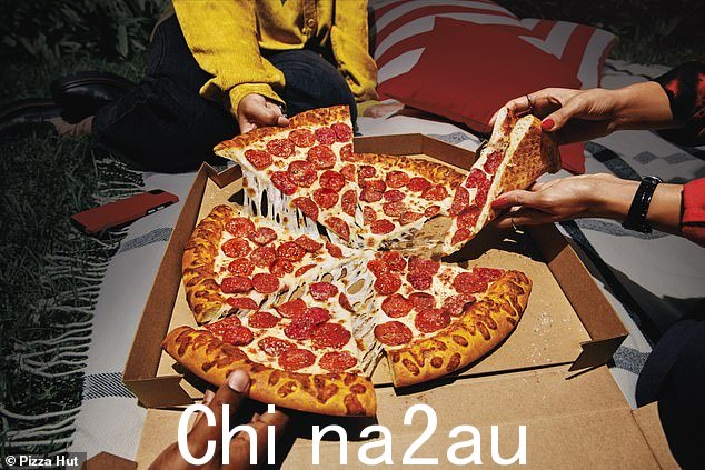 必胜客今天发布了有史以来最大的披萨片 - 规模如此之大,忍者神龟在他们的最新电影中采用了完全相同的披萨