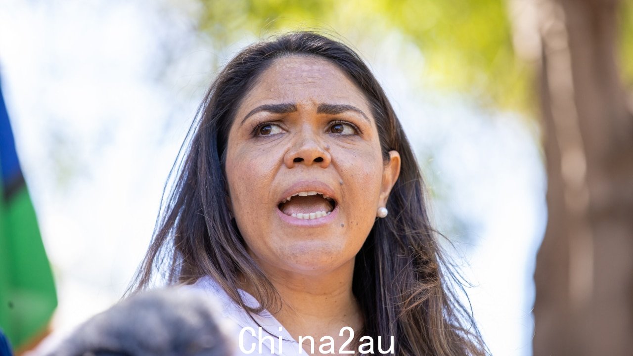 ‘像囚犯一样对待’:杰辛塔·普莱斯 (Jacinta Price) 讲述了她在家庭社区中面临的敌意” fetchpriority=