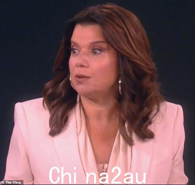 放在她的位置:安娜·纳瓦罗 (Ana Navarro) 在对节目的共同创作者比尔·格迪 (Bill Geddie) 发表评论后被戈德堡关闭