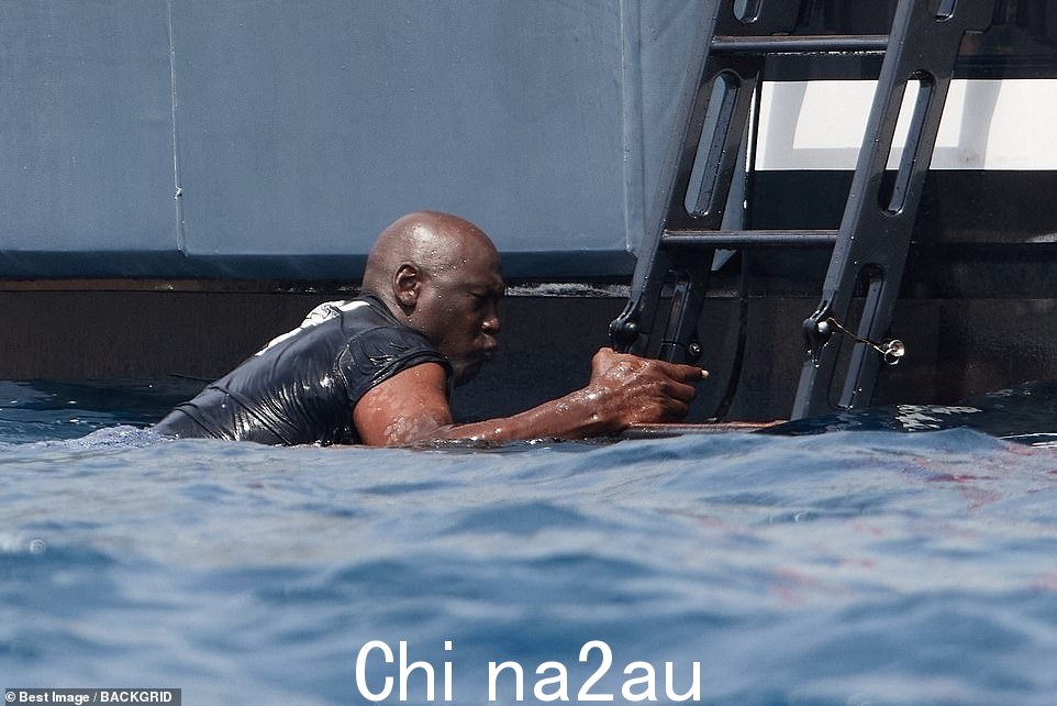 他的空气在地中海享受一些潮湿最近在法国南部度假期间