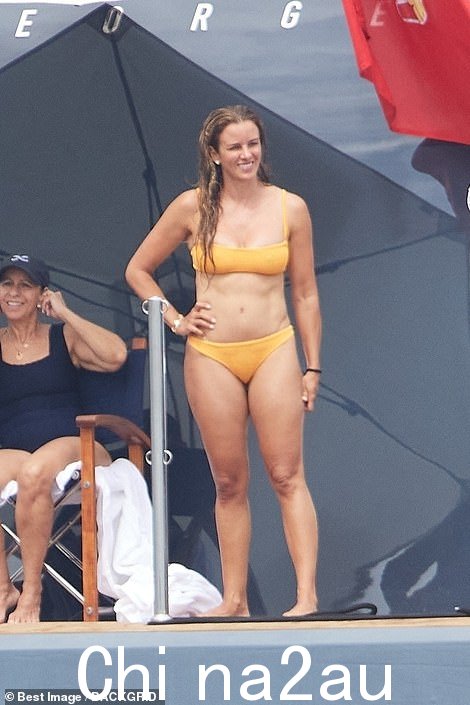 Yvette Prieto,44 岁,在法国南部海岸度过了奢华的一天