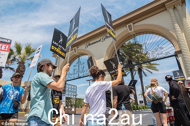 SAG-AFTRA 和 WGA 成员将于 7 月 21 日在 Netflix、Sunset Gower 和派拉蒙工作室举行罢工