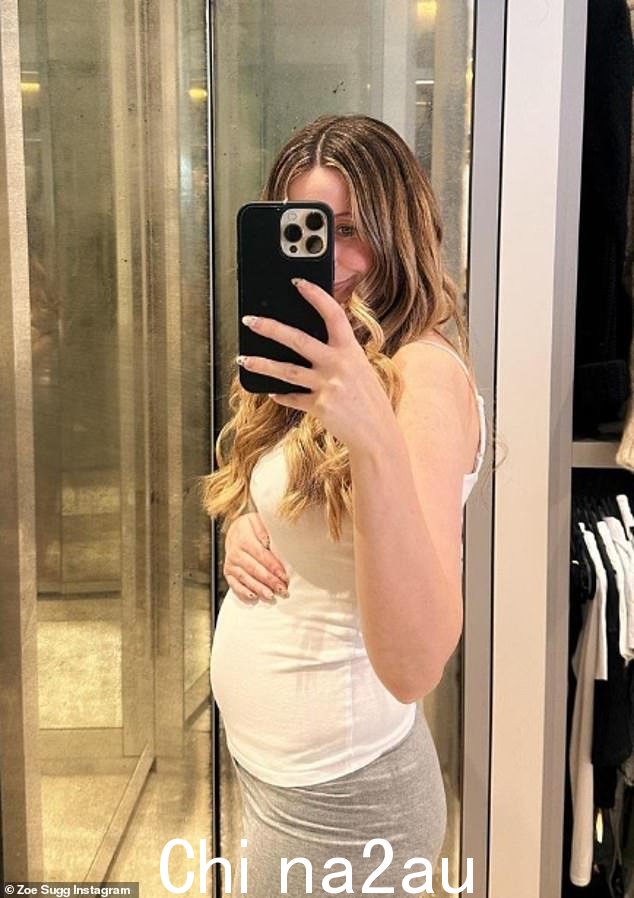 诚实:标题中写下的金发美女:“孕早期日记。这几周我的焦虑彻底击垮了我”” class=