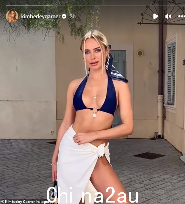 华丽:金伯利·加纳 (Kimberley Garner) 周三在 Instagram 上穿着轻薄的蓝色比基尼,继续在圣特罗佩的奢华度假,看起来毫不费力地别致