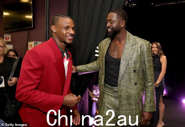 布朗尼·詹姆斯和德维恩·韦德出席在杜比剧院举行的 2023 年 ESPY 颁奖典礼