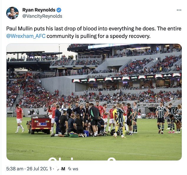 Reynolds 在看到 Mullin 在比赛中接受治疗的同时发布了此消息