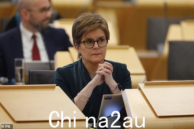 前苏格兰民族党领袖尼古拉·斯特金(Nicola Sturgeon)去年推出了性别承认改革法案,旨在让跨性别者更容易合法获得新性别