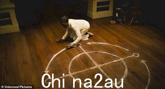 伸出援手:'驱魔是一种仪式,”克里斯解释道。 “每种文化、每种宗教,他们都使用不同的方法。这将夺走他们所有人'