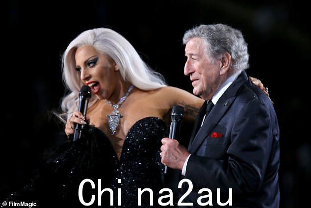 Lady Gaga 合作过多次与旧金山歌手《I Left My Heart》合作。 2015 年在洛杉矶拍摄的照片