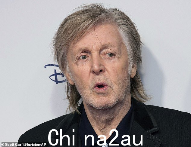 Beatles 照片:所示为保罗爵士拍摄的一系列照片去年 12 月在伦敦举行,最近在伦敦国家肖像画廊展出。” class=