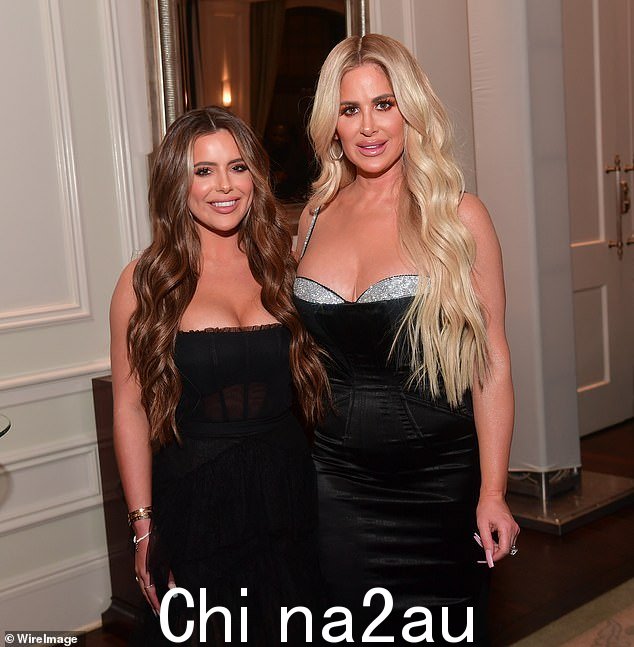 可供争夺:Kim Zolciak 为她的女儿 Brielle Biermann 开价高达 20,000 美元由于家庭的经济困境不断加剧,她开始使用名牌商品;见于 2020 年