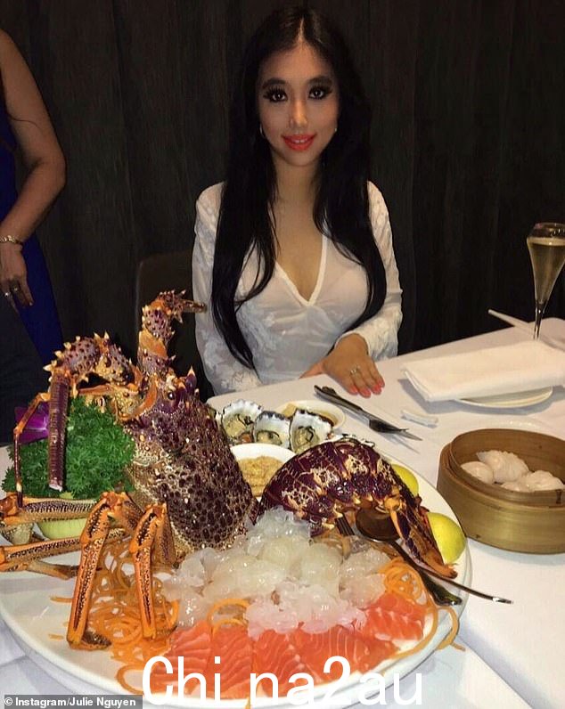 三名美食博主因被指控伪造食物中毒而未能支付 364 美元的圣诞龙虾大餐而起诉一家中餐馆。其中三人之一是社交媒体影响者 Julie Nguyen(上图)