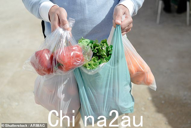 活动可能包括剧烈的家务劳动、在超市携带沉重的购物物或突然的力量行走