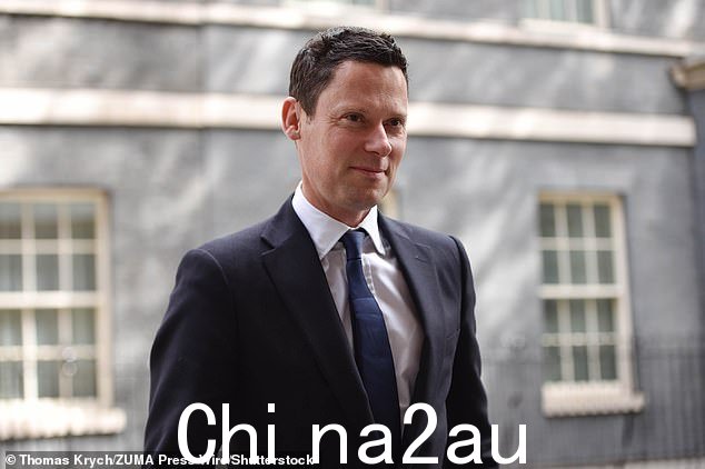 在一封致律师监管局 (SRA) 的信中,大法官 Alex Chalk(如图)表示,所曝光的做法是“不可接受的,必须停止”,该信的副本已被《邮件》看到。 class=