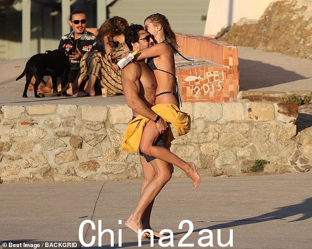 Passion: 虽然我们对这位英俊的小伙子知之甚少,但这对夫妇似乎比以往任何时候都幸福