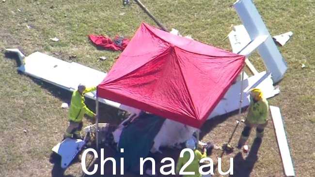 一架飞机上的两人被宣布当场死亡。图片:9News