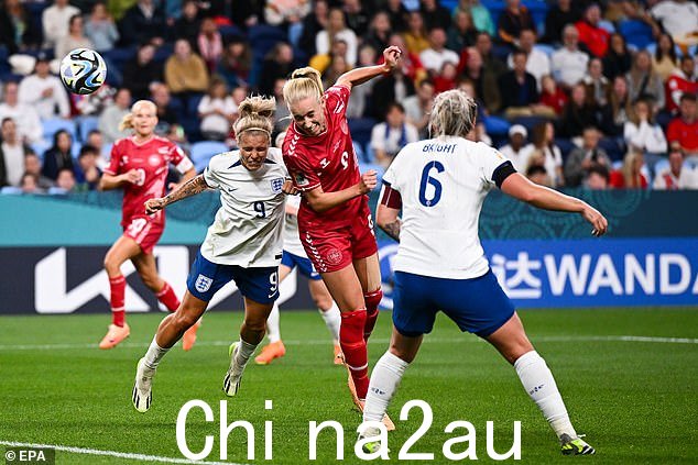 英格兰队在下半场表现谨慎,丹麦队在悉尼占据主导地位
