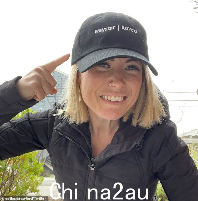 Esther Crawford(如图)在二月份因裁员而被解雇,周三在社交媒体平台上发表了一篇长篇文章,分享了她的想法