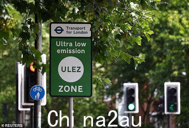 标牌指示伦敦南环路旁 Ulez 计划的边界