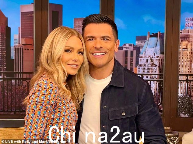 新演出:四月份,Mark 成为 Kelly 的现场主唱! Ryan Seacrest 卸任后担任联合主持人