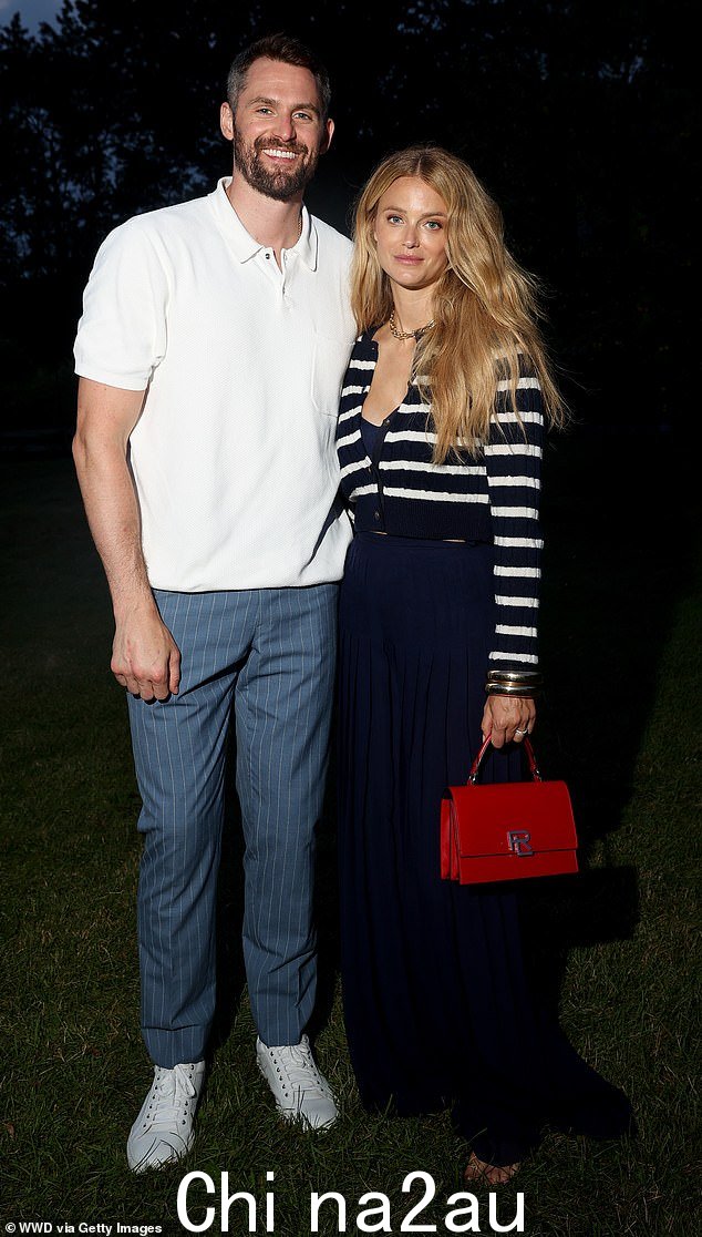 情侣:Kevin Love 和 Kate Bock 是一对时尚情侣,他们的造型互补