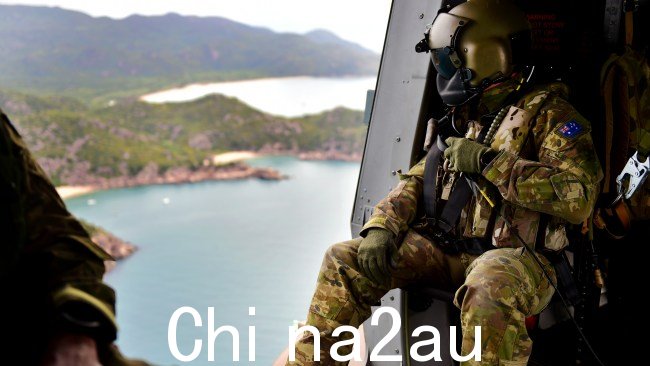 Richard Marles 表示将会有将对载有四名国防人员的 MRH90 Taipan 直升机于周五坠入圣灵群岛附近海域的原因进行“全面调查”。图片:提供。尺寸=“150px”src=“https://content.api.news/v3/images/bin/857c9eea7b55bc6f6a98325f70f159f8”加载=“lazy”/><figcaption class=“media-caption g_font-body-s”>理查德·马勒斯表示将对这架 MRH90 Taipan 直升机周五坠入圣灵群岛附近海域的原因进行“全面调查”,机上载有四名国防人员。图片:提供。</figcaption><p>“我们的心与我们今天见到的机组人员、他们的家人以及他们的队友在一起,他们在这一刻将经历巨大的焦虑。”</p ><p>Marles 先生表示将对事故发生的原因进行“全面调查”,以便吸取“可以从中吸取的所有教训”。</p><p>“正如您所理解的那样现在重点是搜救。事故发生在周五晚上,还有很多工作要做,”Marles 先生说。</p><p>“当然会对这起事故进行全面调查,以便我们能够正确了解到底发生了什么。发生了。</p><img class=
