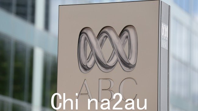 一名 ABC 记者被发现在公共广播公司上发表令人震惊的热门麦克风错误,他透露了有关安德鲁·普罗宾 (Andrew Probyn) 裁员的细节,承认他“否认”了武汉实验室泄漏理论,并且被骂的女工作人员。图片:NCA NewsWire / David Swift